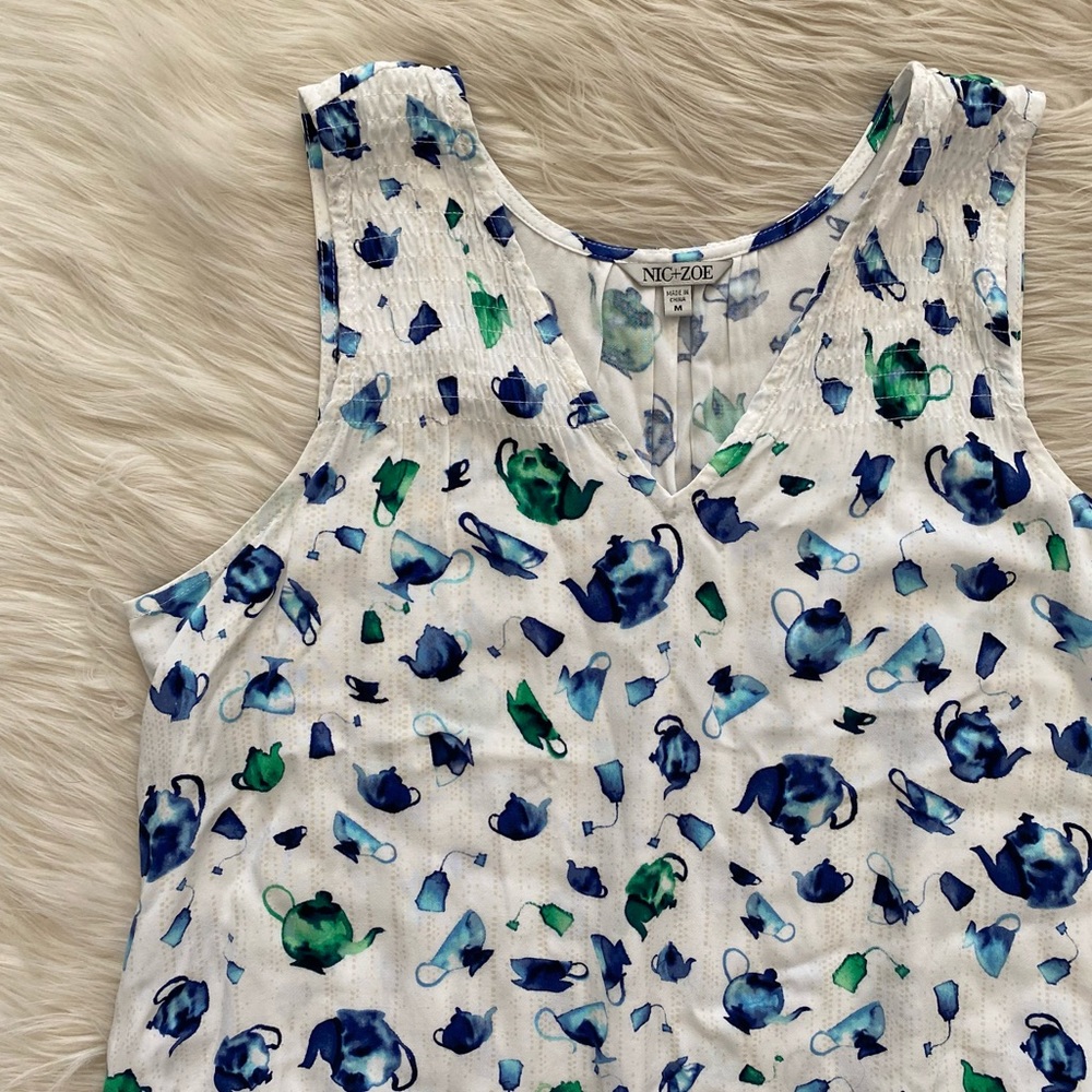 Nic+Zoe White Blue Teapot Print V-Neck Tank Top Shirt - Picture 3 of 10